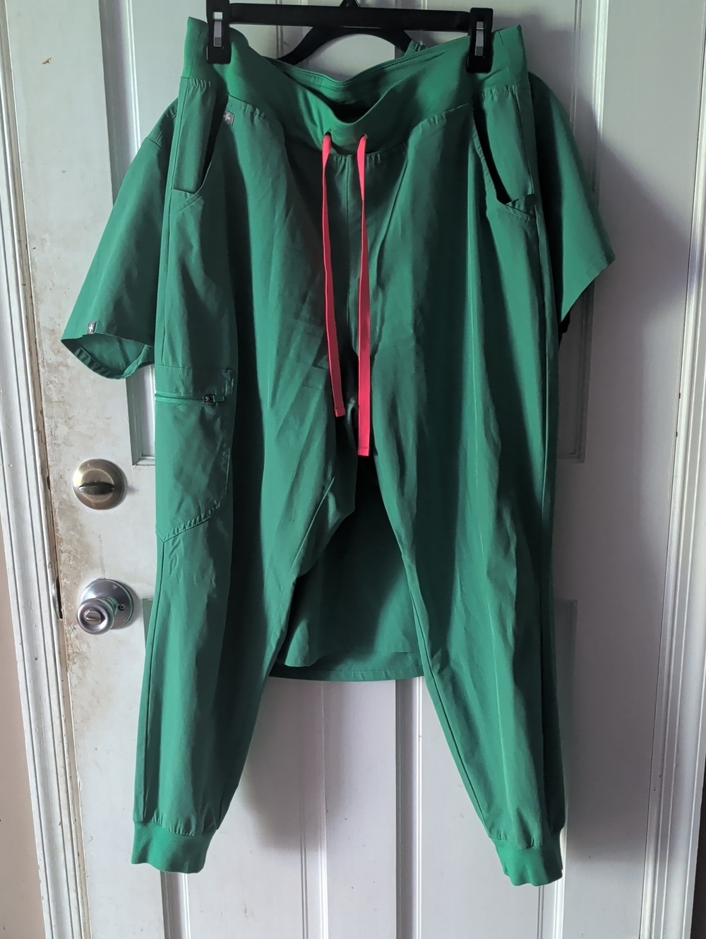 Figs Women’s Green Scrubs set Utility Jogger Pants with Contrast Pink Drawstring